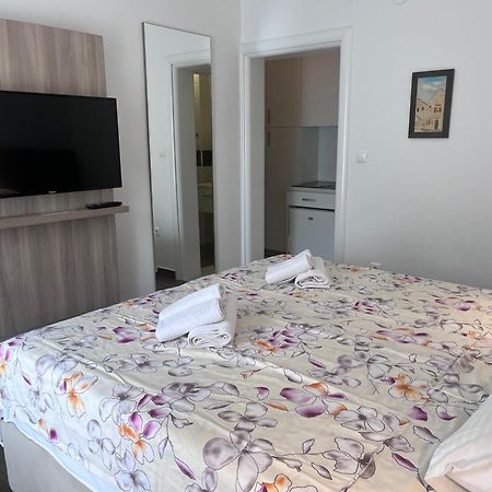Rooms & Apartment Mama Mia Malinska Eksteriør billede